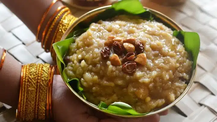 Traditional Rath Yatra Food Sweet Pongal in leaf in a bowls. Hands are holding the bowl.