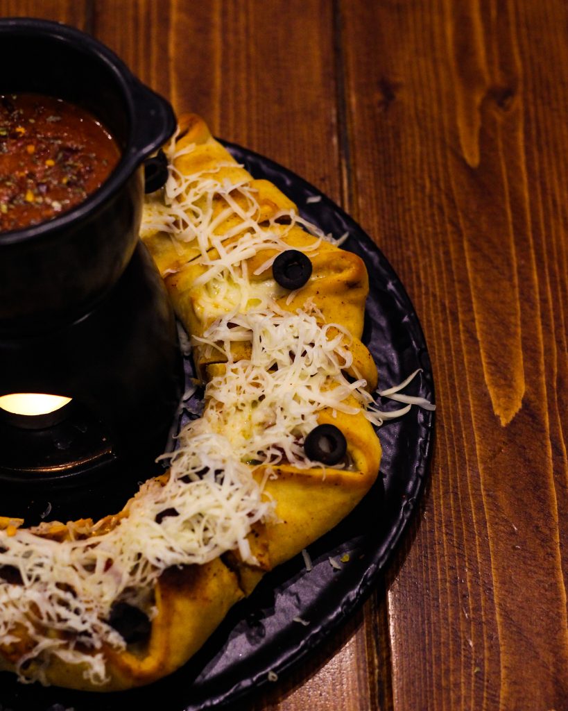 pizza fondue| cupucino cafe| summer thrills| cafe| pzza| fusion food