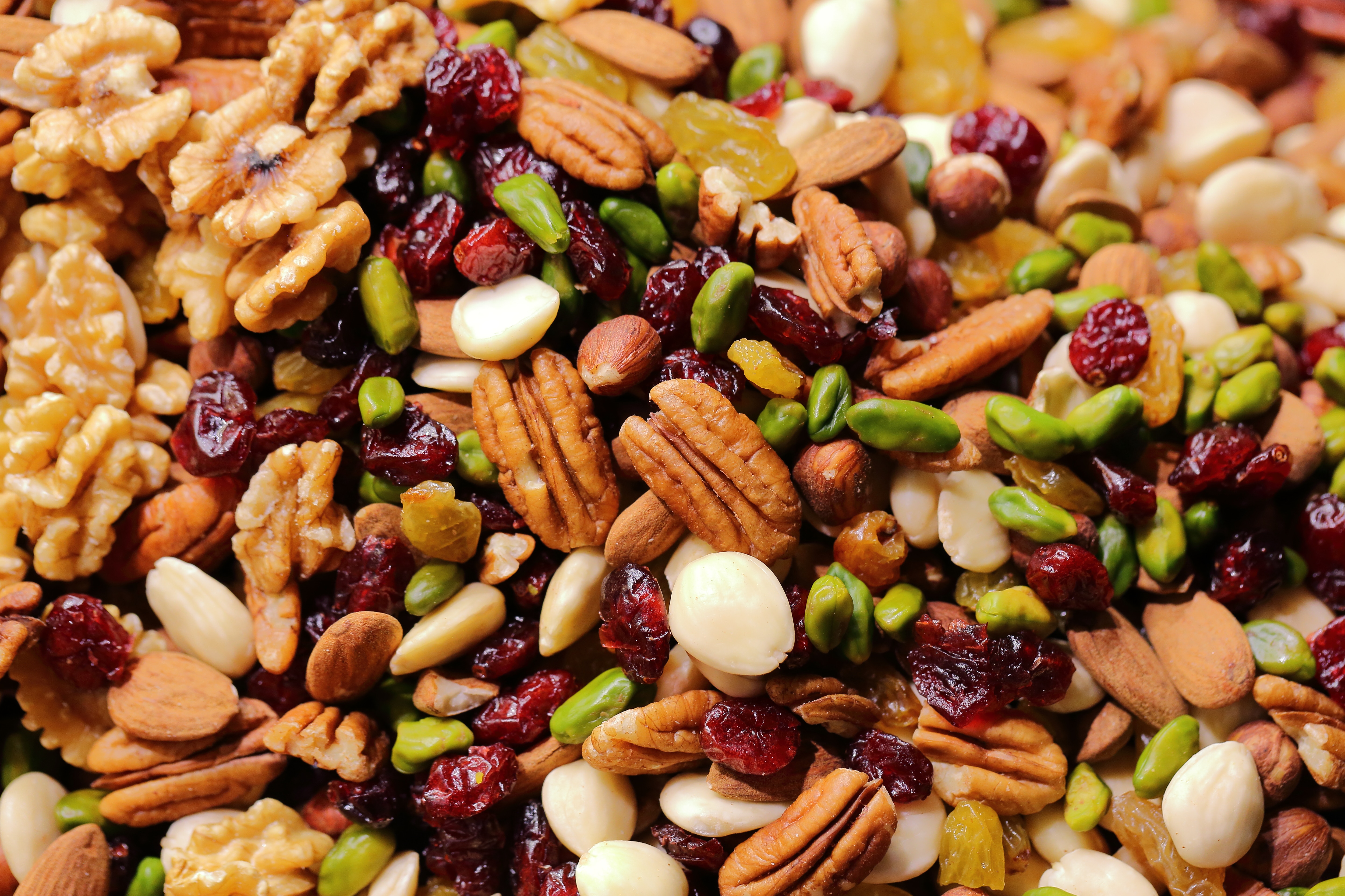 almonds| walnuts| dates| pistachio| nuts| nutrients