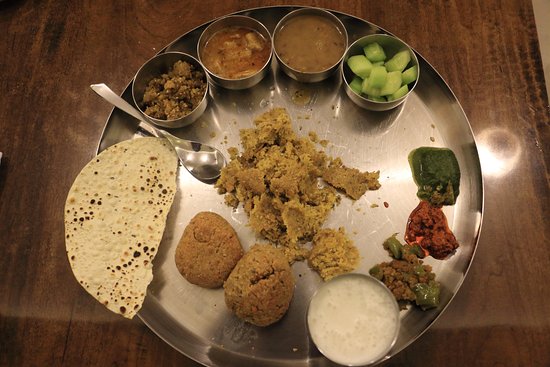 5 Best Places for Traditional Rajasthani Food in Udaipur - Hungrito