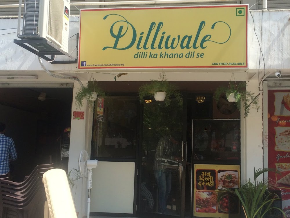 Best Places for Chaat in Ahmedabad| Dilliwale