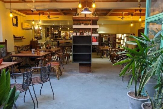 5 best cafes for booklovers in Ahmedabad| Cafe soul square
