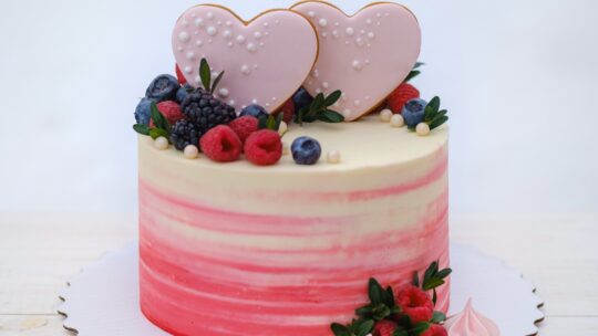 food gifts to gift your loved ones this valentines'| Cake