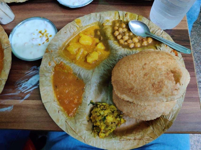 Must Try Food Dishes In Dehradun| Chole Puri| Chetan Puri Wala