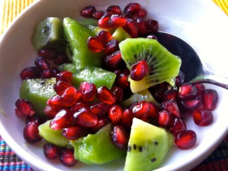 Tasty and healthy meal options| Pomegranate and kiwi salad