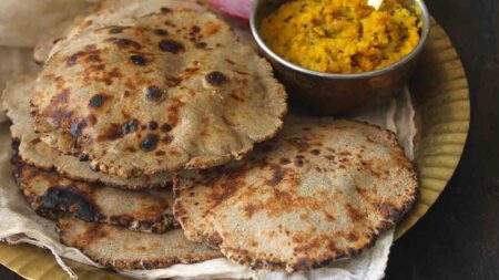 Yummy food delicacies of Rajasthan| Bajre ki roti