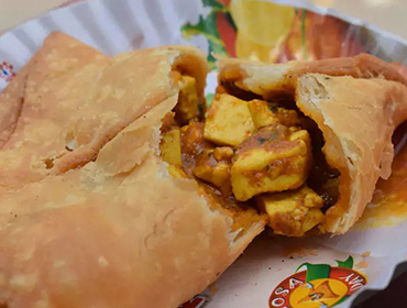 Best Places for Samosa in Ahmedabad| Mr. Mirchilal Samosa