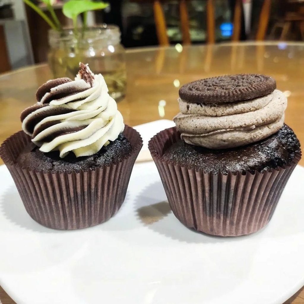top 10 desserts under ₹300 in ahmedabad - cupcakes