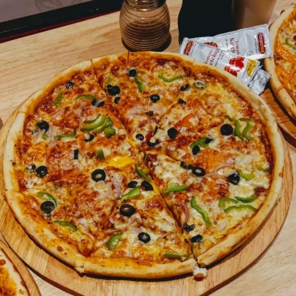 unlimited pizza in surat - unlimited pizza parlour