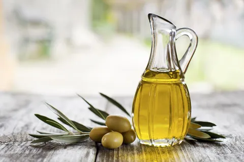 Image of Olive oil | Best Foods To Lower Bad (LDL) Cholesterol In India